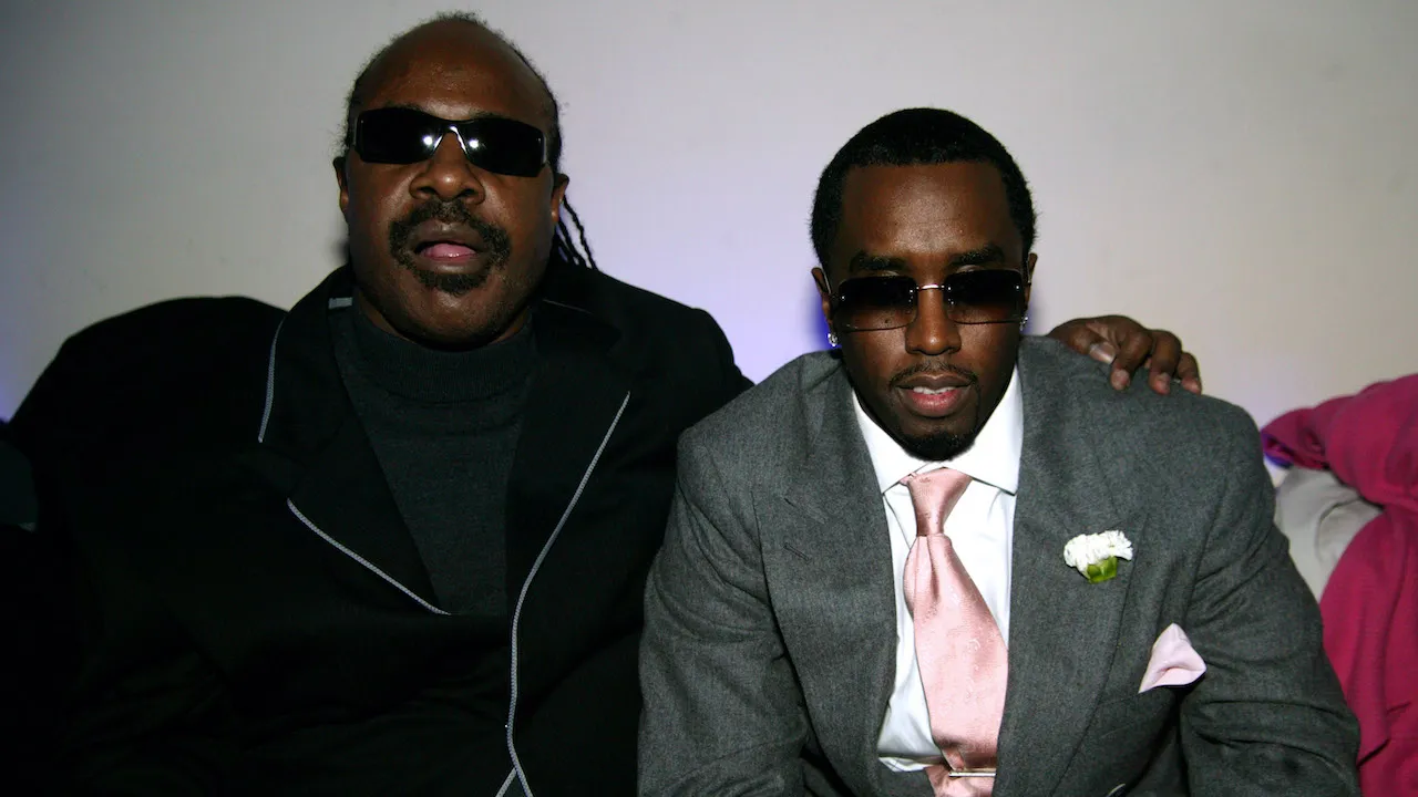 ¿Stevie Wonder defiende a Diddy? La verdad antes de su juicio