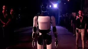 Elon Musk Unveils Optimus Robo Exercise with Humanoid Capabilities - Fato 360