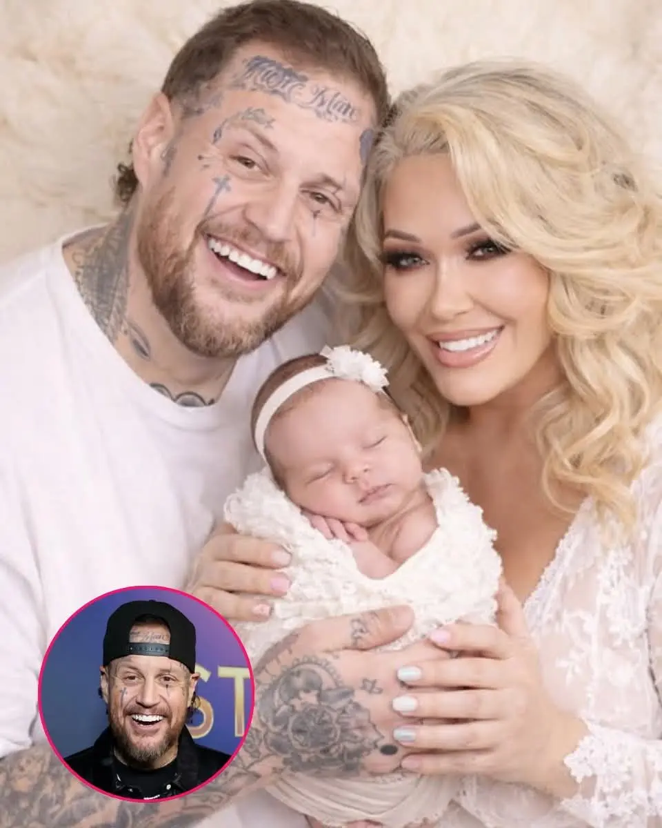 Cover Image for “😍👶 A moment of pure happiness… and tears. Jelly Roll couldn’t hold back his tears as Bunnie XO placed their newborn child in his arms — a memory that will forever be etched in their hearts. ❤️